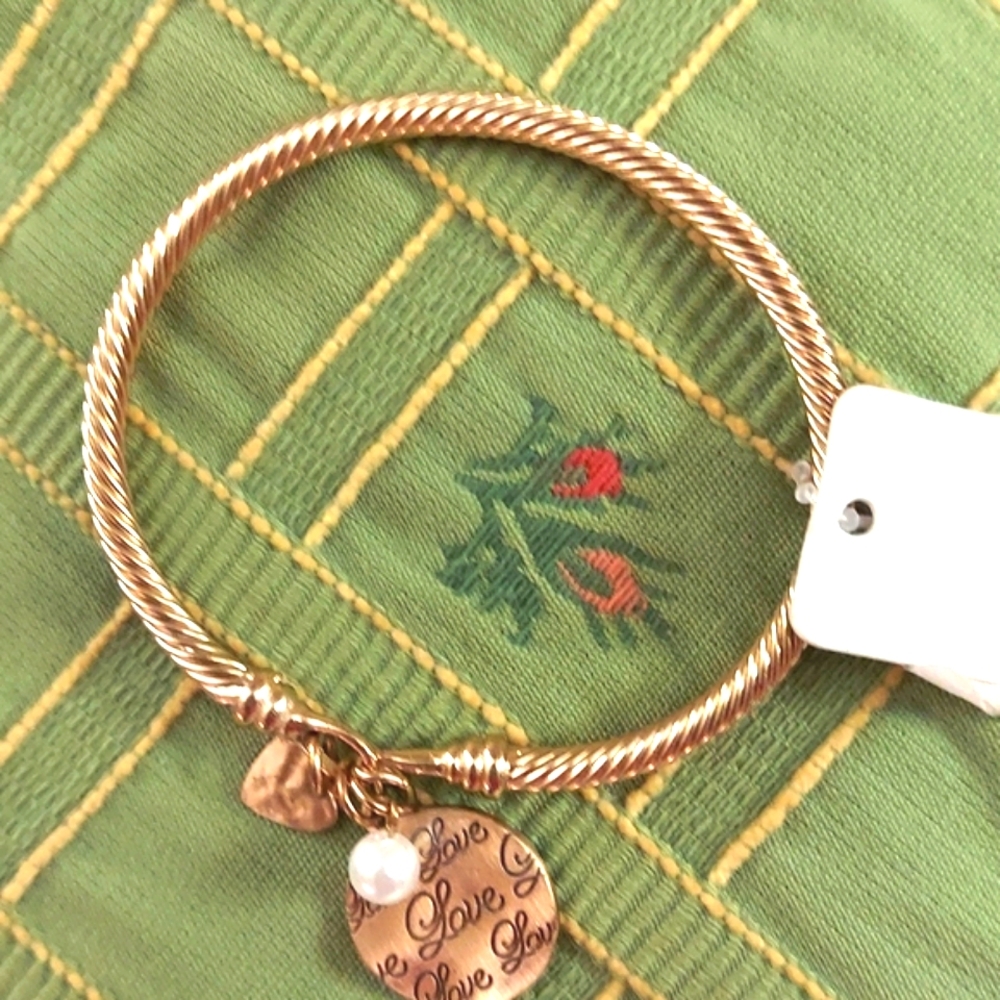 Influence Gold "Love" Mom Pearl, Heart Charm Bangle Bracelet  Nwt
